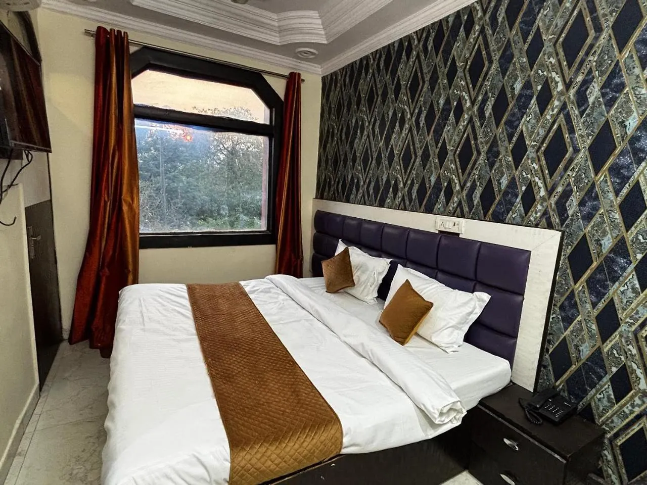 Akaash Cont I Couple Frendiy I Hari Nagar I New Delhi Hotel