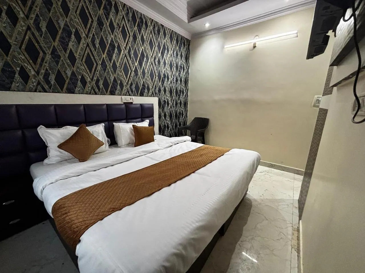 Akaash Cont I Couple Frendiy I Hari Nagar I New Delhi Hotel
