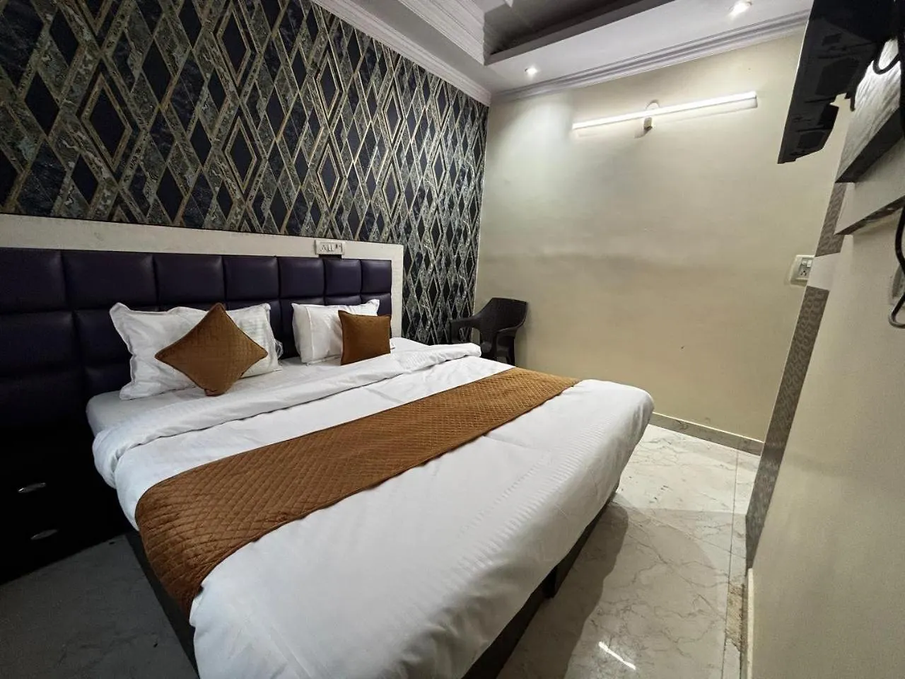 Akaash Cont I Couple Frendiy I Hari Nagar I New Delhi Hotel