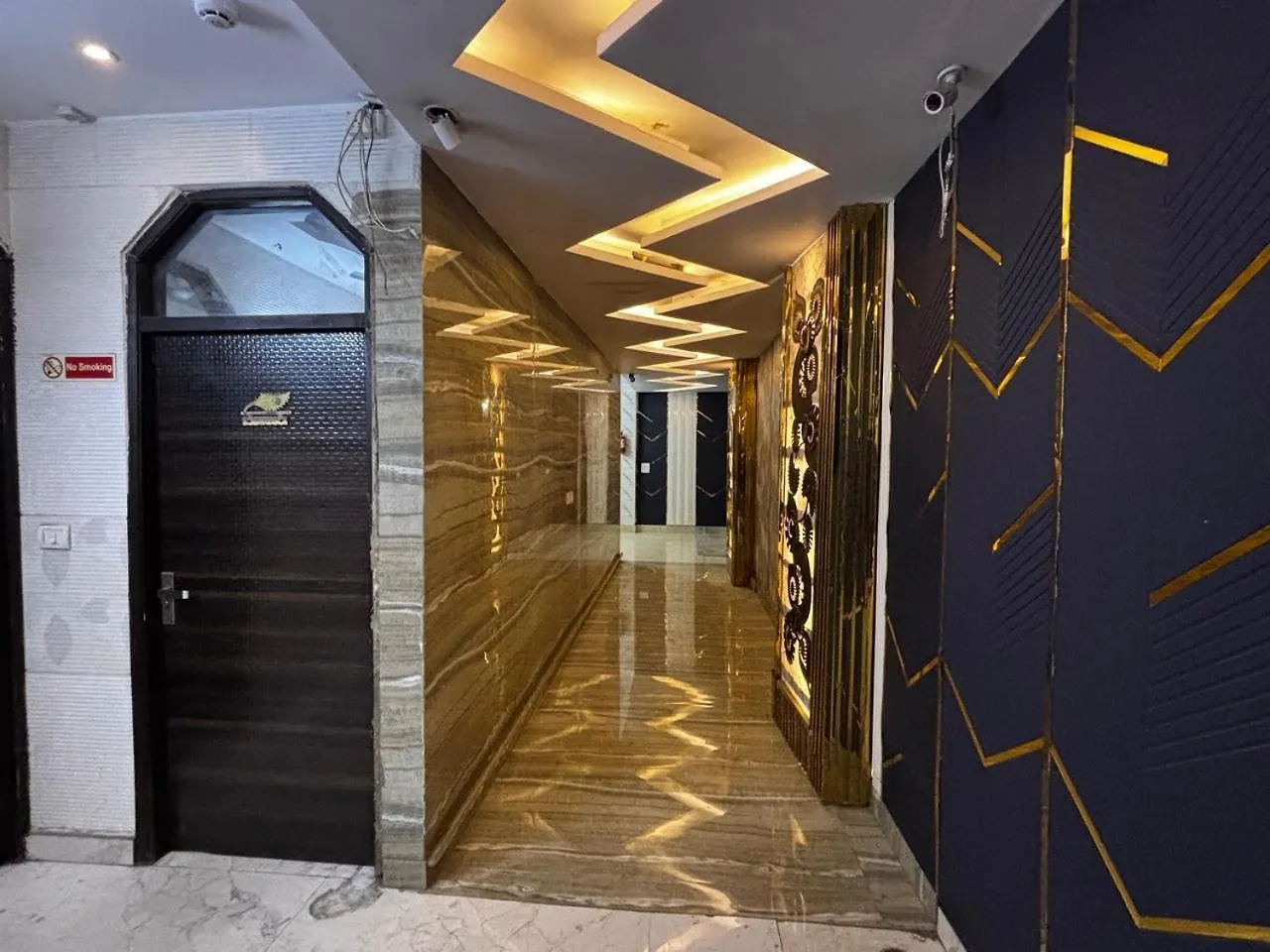 Akaash Cont I Couple Frendiy I Hari Nagar I New Delhi Hotel India