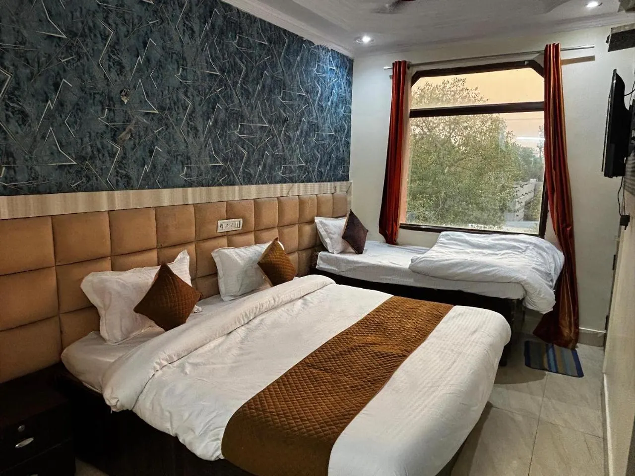 Akaash Cont I Couple Frendiy I Hari Nagar I New Delhi Hotel
