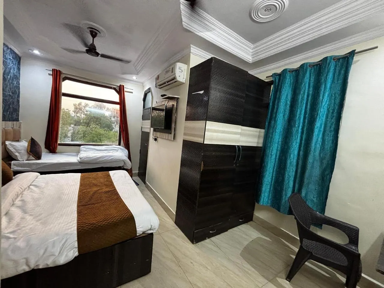 Akaash Cont I Couple Frendiy I Hari Nagar I New Delhi Hotel India