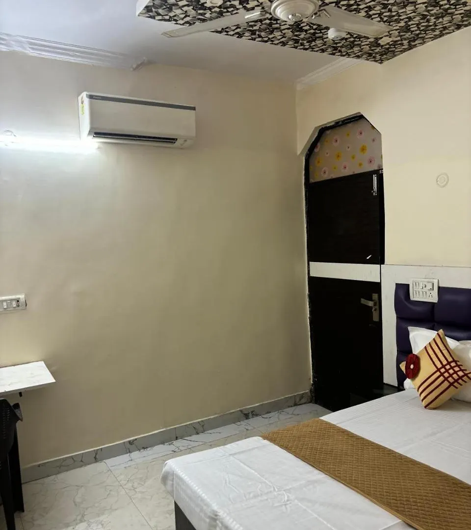 Akaash Cont I Couple Frendiy I Hari Nagar I New Delhi Hotel