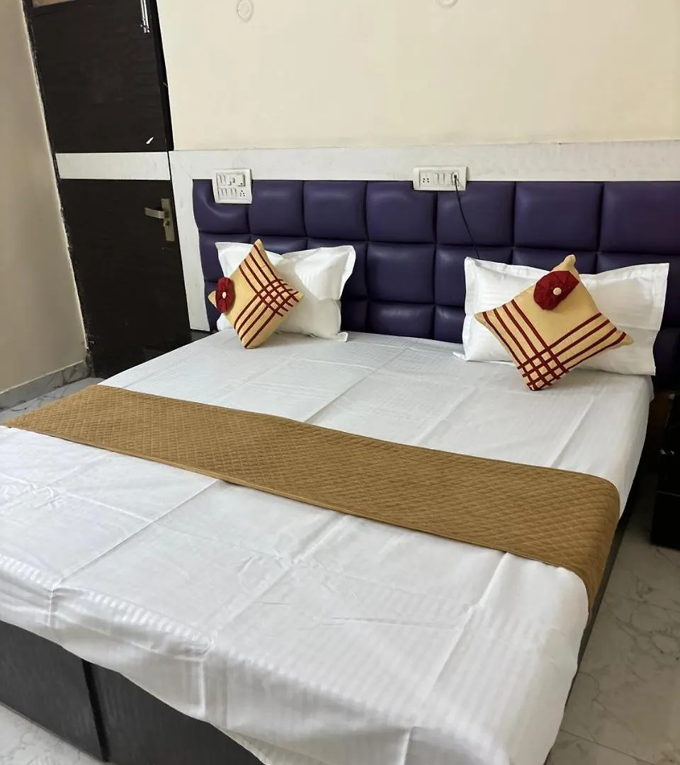 Akaash Cont I Couple Frendiy I Hari Nagar I New Delhi Hotel 3*,