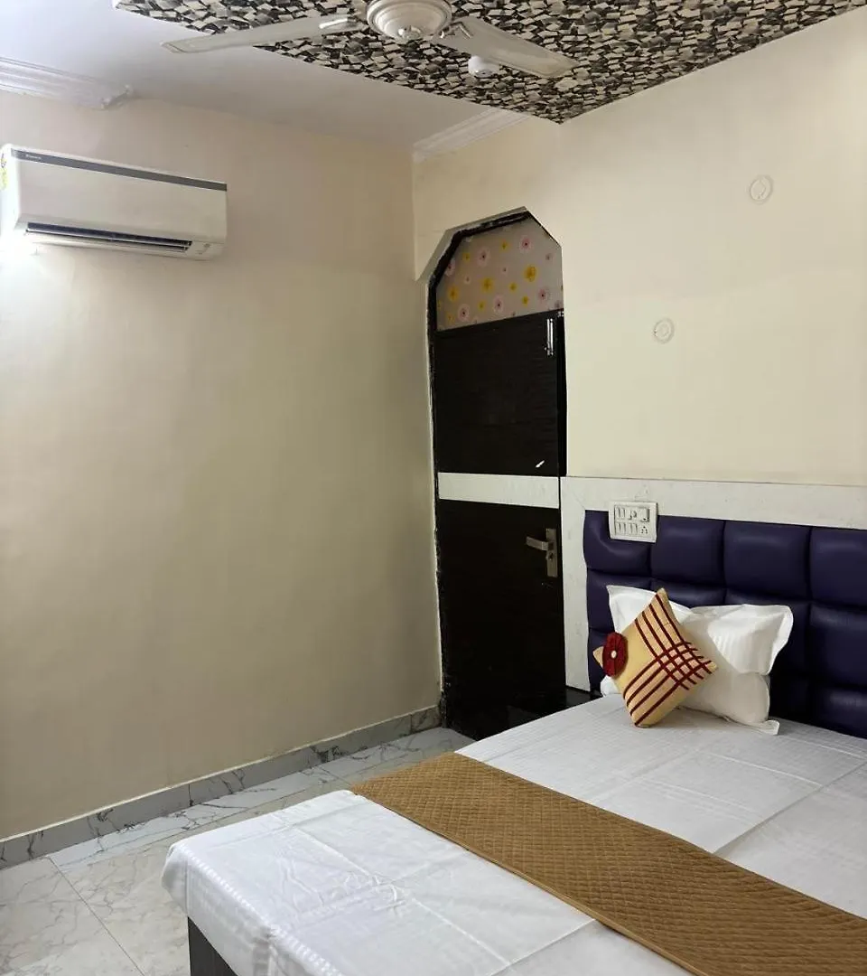 Akaash Cont I Couple Frendiy I Hari Nagar I New Delhi Hotel